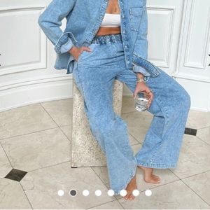 WEWORE WHAT - STRAIGHT LEG INDIGO DENIM PULL ON JEAN
BRAND NEW NEVER WORN!